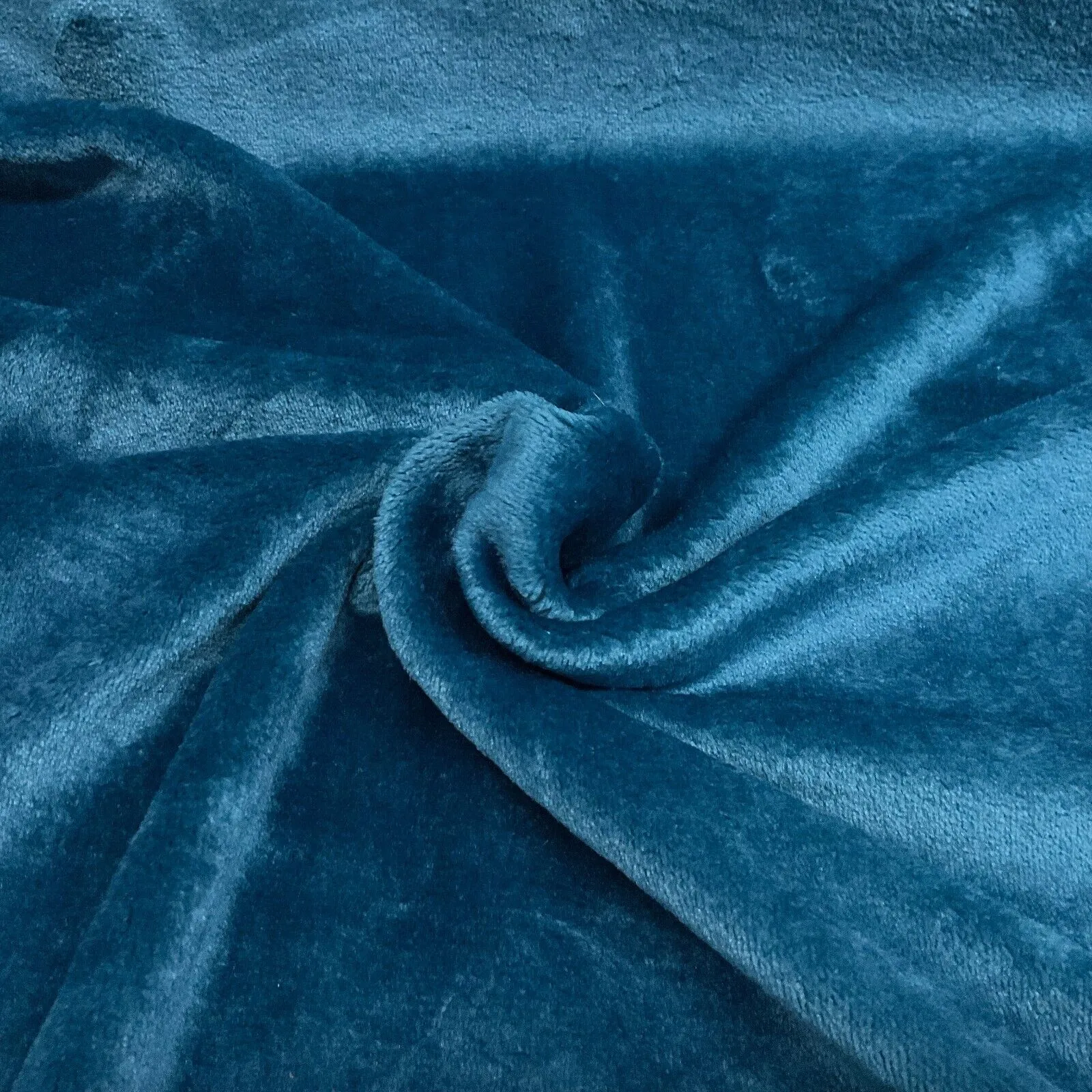 Plain Cuddle fleece ideal for gowns, scarfs, fleece, fabric  148cm M1668